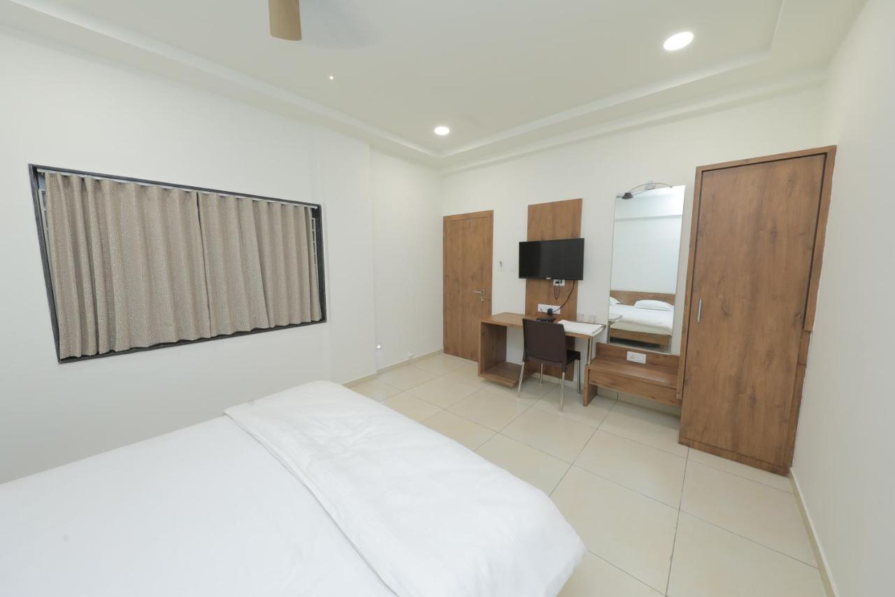 Hotel Revive Veraval Exteriér fotografie