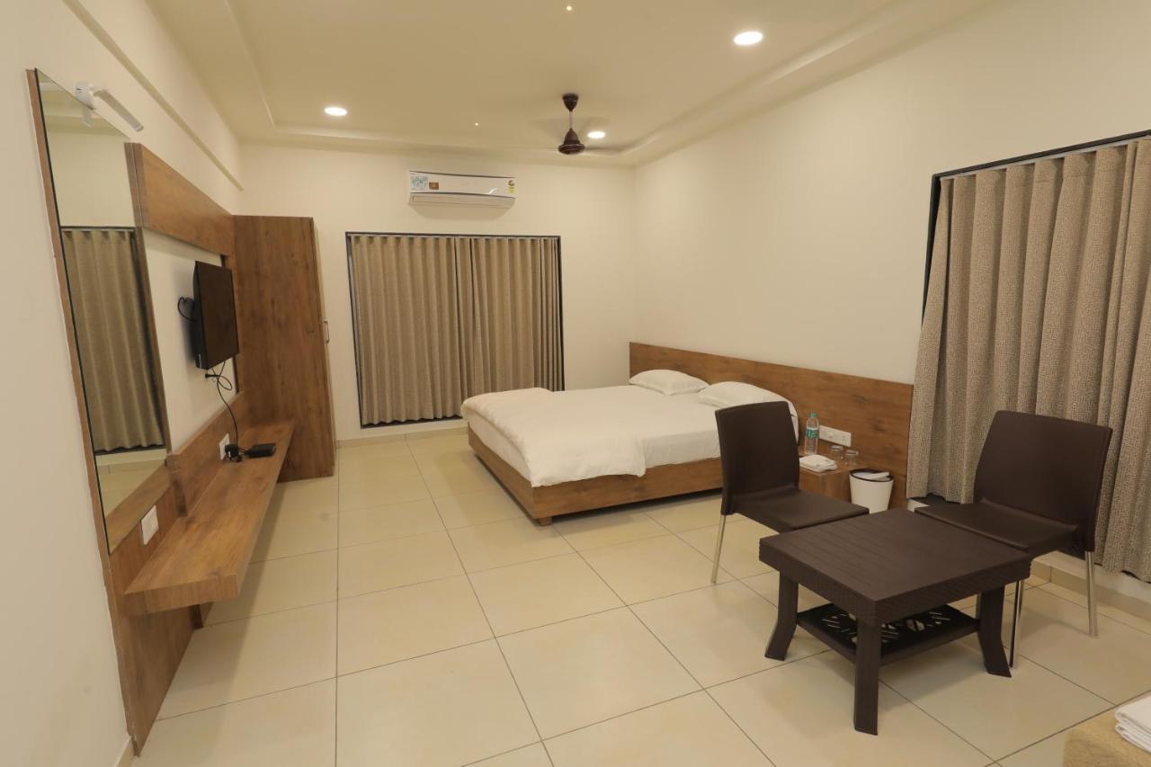 Hotel Revive Veraval Exteriér fotografie