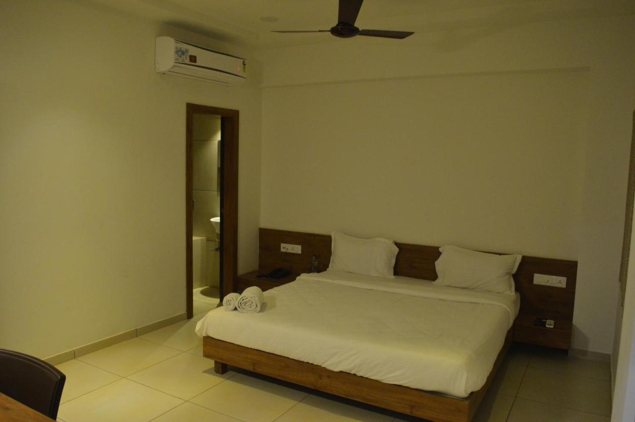 Hotel Revive Veraval Exteriér fotografie
