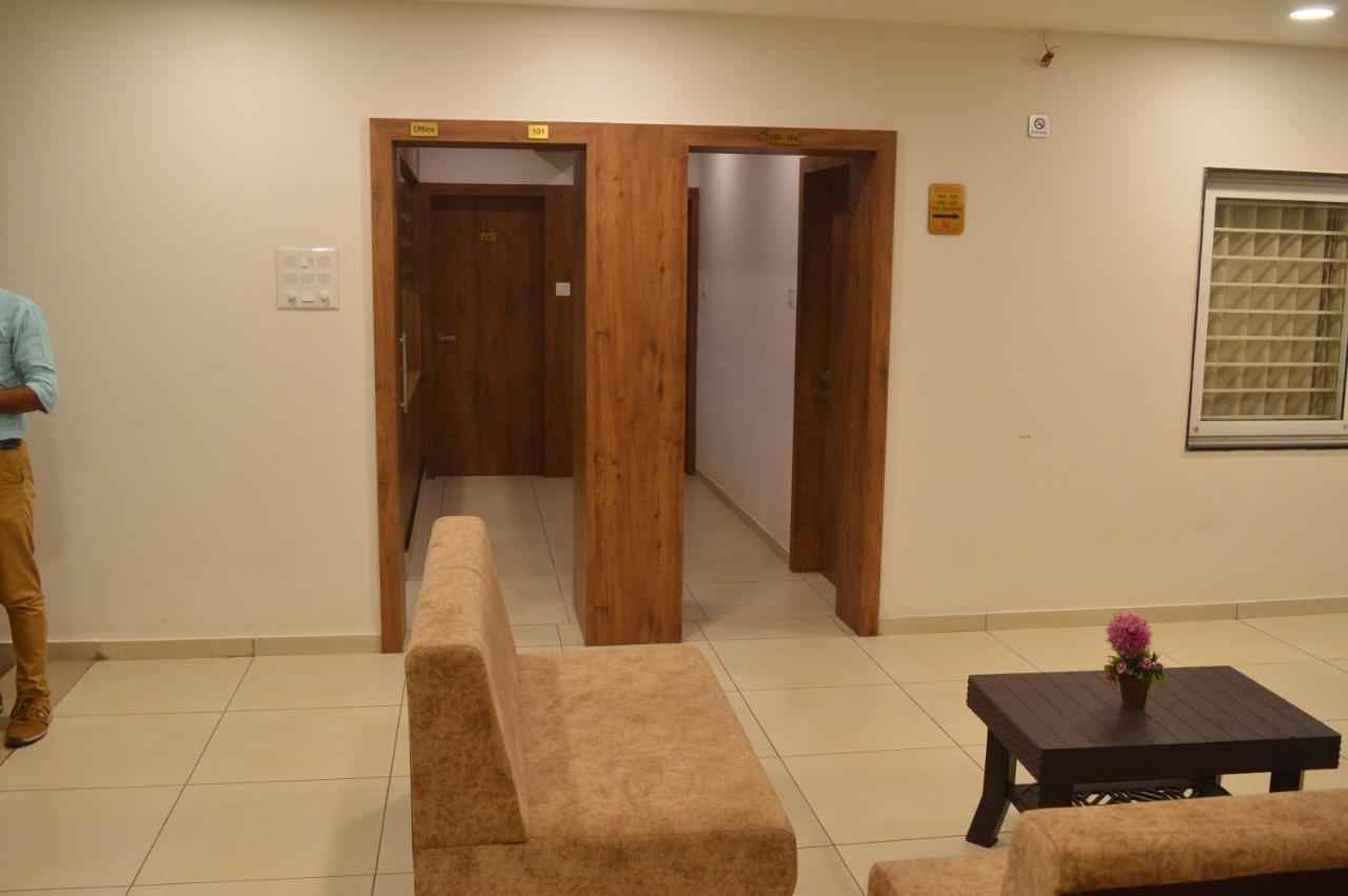 Hotel Revive Veraval Exteriér fotografie